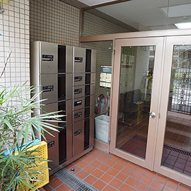 渋谷女子学生ハイツの共有設備　宅配ボックス